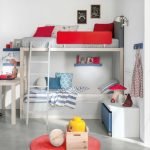 Letto a castello con scala a gradini